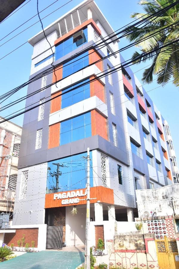 ホテル Pagadala Grand Residency Bāpatla エクステリア 写真